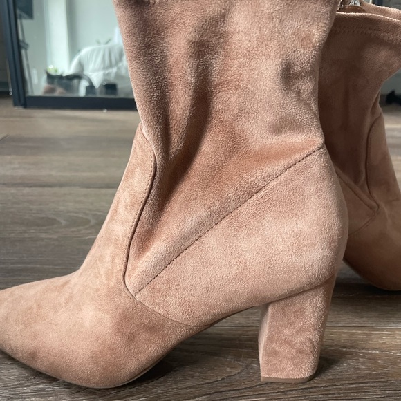 steve madden blush pink vegan suede ankle booties - Picture 2 of 3